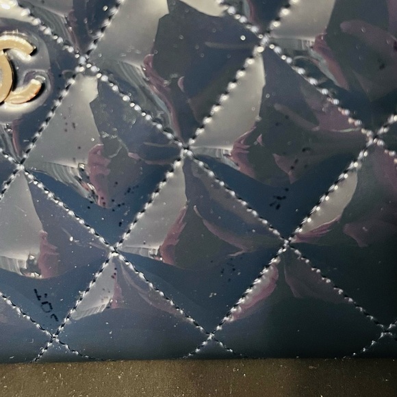 CHANEL SMALL NAVY BLUE PATENT LEATHER ZIP AROUND WALLET - Picture 6 of 15